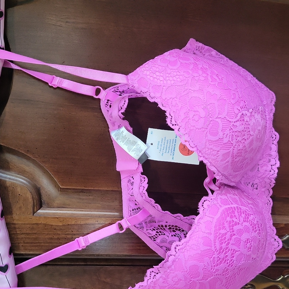 Lace Underwire Bra in Pink
